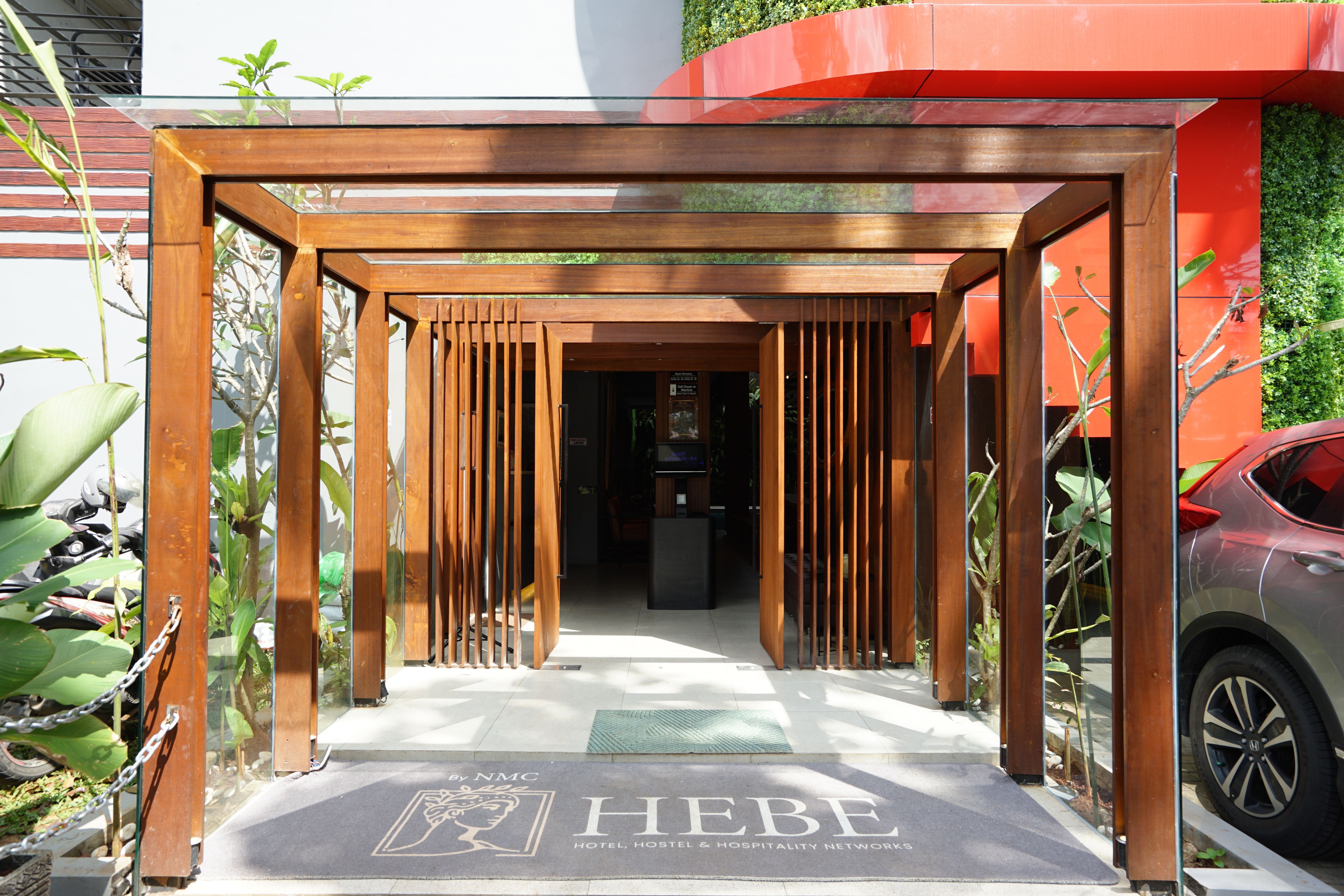 The Facade, Technology, Opening, Lobby and 1st Floor